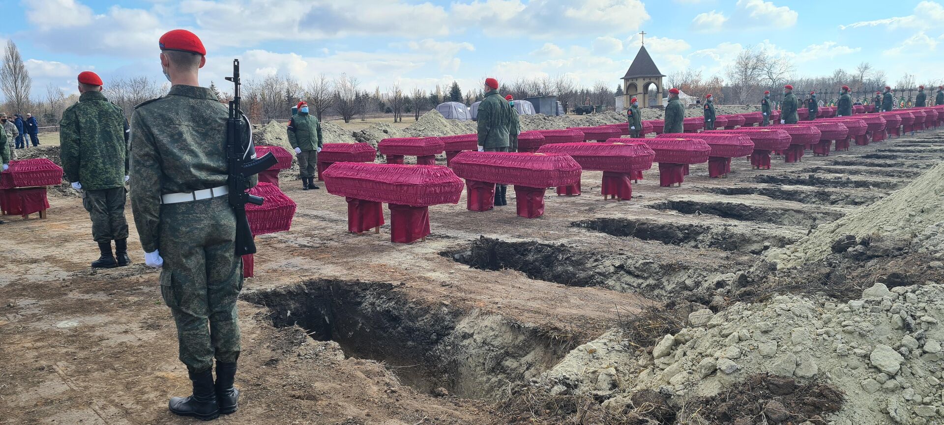 В ЛНР перезахоронили останки 50 жертв конфликта в Донбассе - РИА Новости, 1920, 29.10.2021