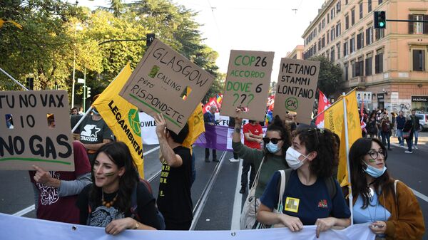 Участники акции протеста в дни проведения саммита G20 в Риме