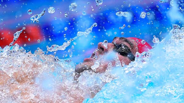 Климент Колесников (Россия) в финальном заплыве на 50 метров на спине среди мужчин на IV этапе Кубка мира по плаванию в Казани.