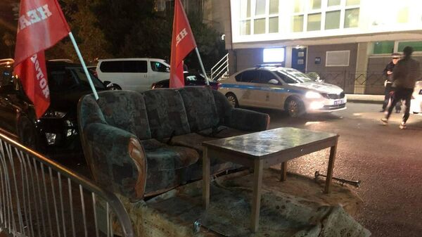В Сочи полицейские остановили диван на колесах
