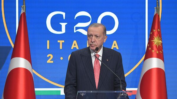 Президент Турции Реджеп Тайип Эрдоган во время итоговой пресс-конференции на саммите G20 в Риме