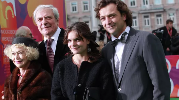 Светлана Немоляева и ее супруг Алексадр Лазарев, их сын Александр Лазарев-младший и внучка Полина Лазарева 