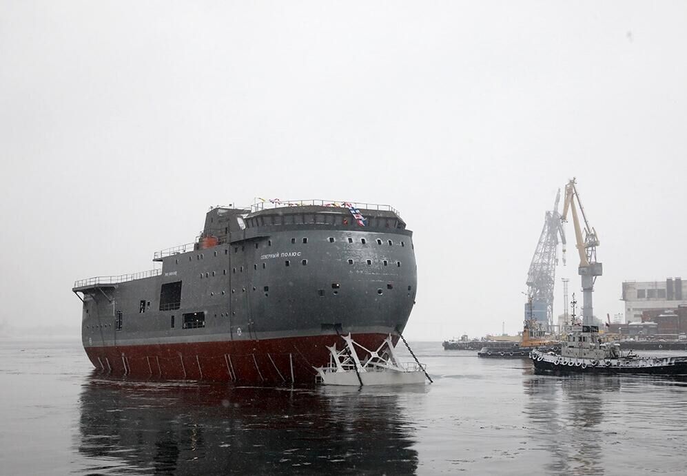 Церемония спуска на воду ледостойкой самодвижущейся платформы (ЛСП) Северный полюс проекта 00903 в Санкт-Петербурге - РИА Новости, 1920, 01.11.2021