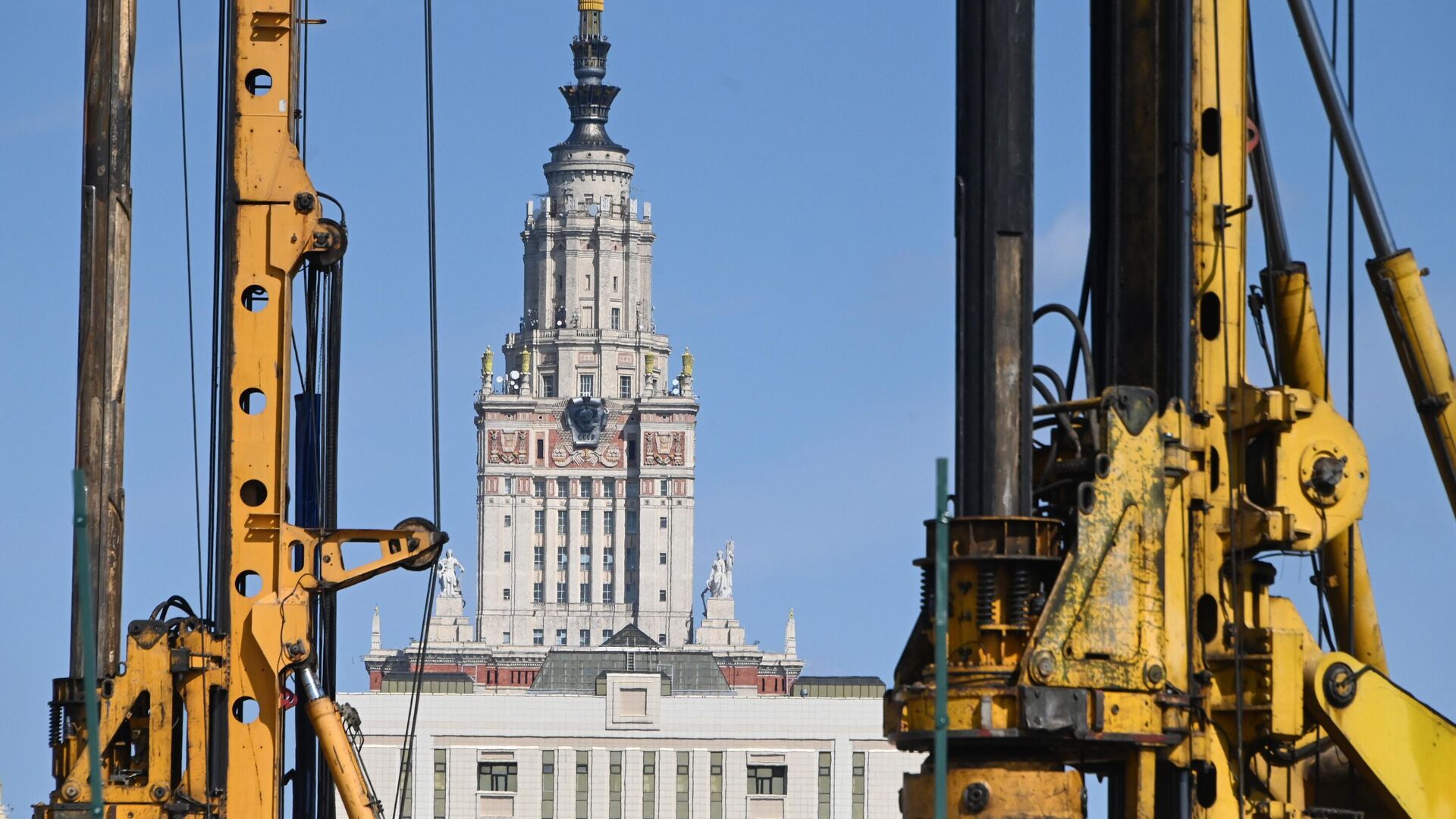 Техника на строительстве инновационного научно-технологического центра МГУ Воробьевы горы - РИА Новости, 1920, 01.11.2021