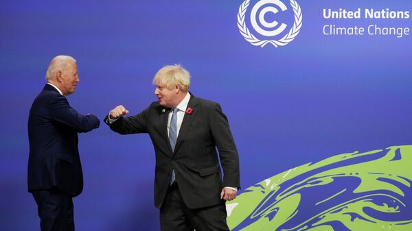 Президент США Джо Байден и премьер-министр Великобритании Борис Джонсон во время конференции ООН по изменению климата в Глазго