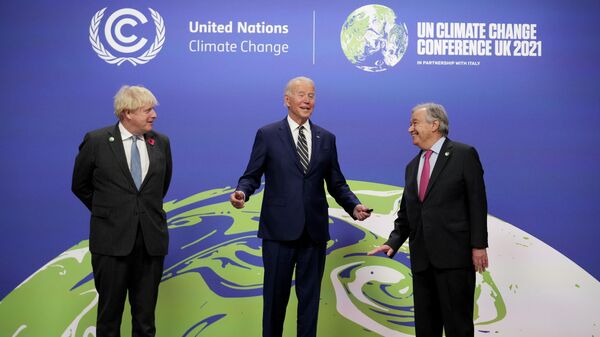Премьер-министр Великобритании Борис Джонсон, президент США Джо Байден и генеральный секретарь ООН Антониу Гутерреш во время конференции ООН по изменению климата в Глазго