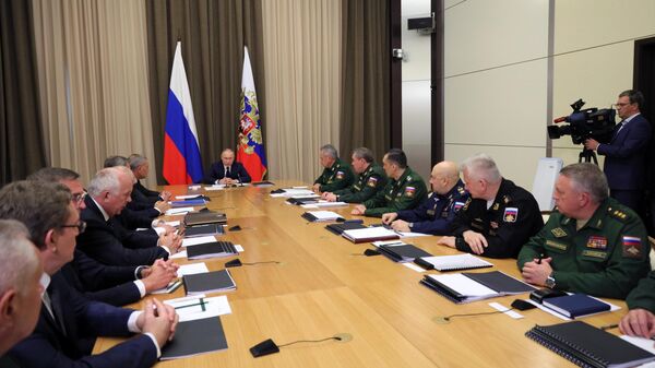 Президент РФ Владимир Путин проводит совещание с руководством министерства обороны РФ и предприятий ОПК