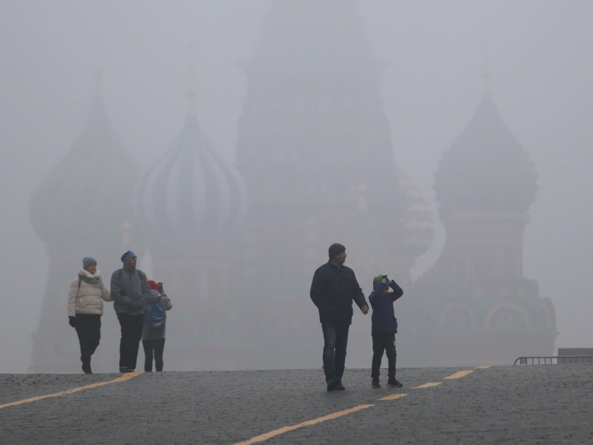 Почему туман в голове. Смог в Москве 2021 2 ноября. Туман в Москве. Сильный туман в Москве. Туман в Москве сегодня.