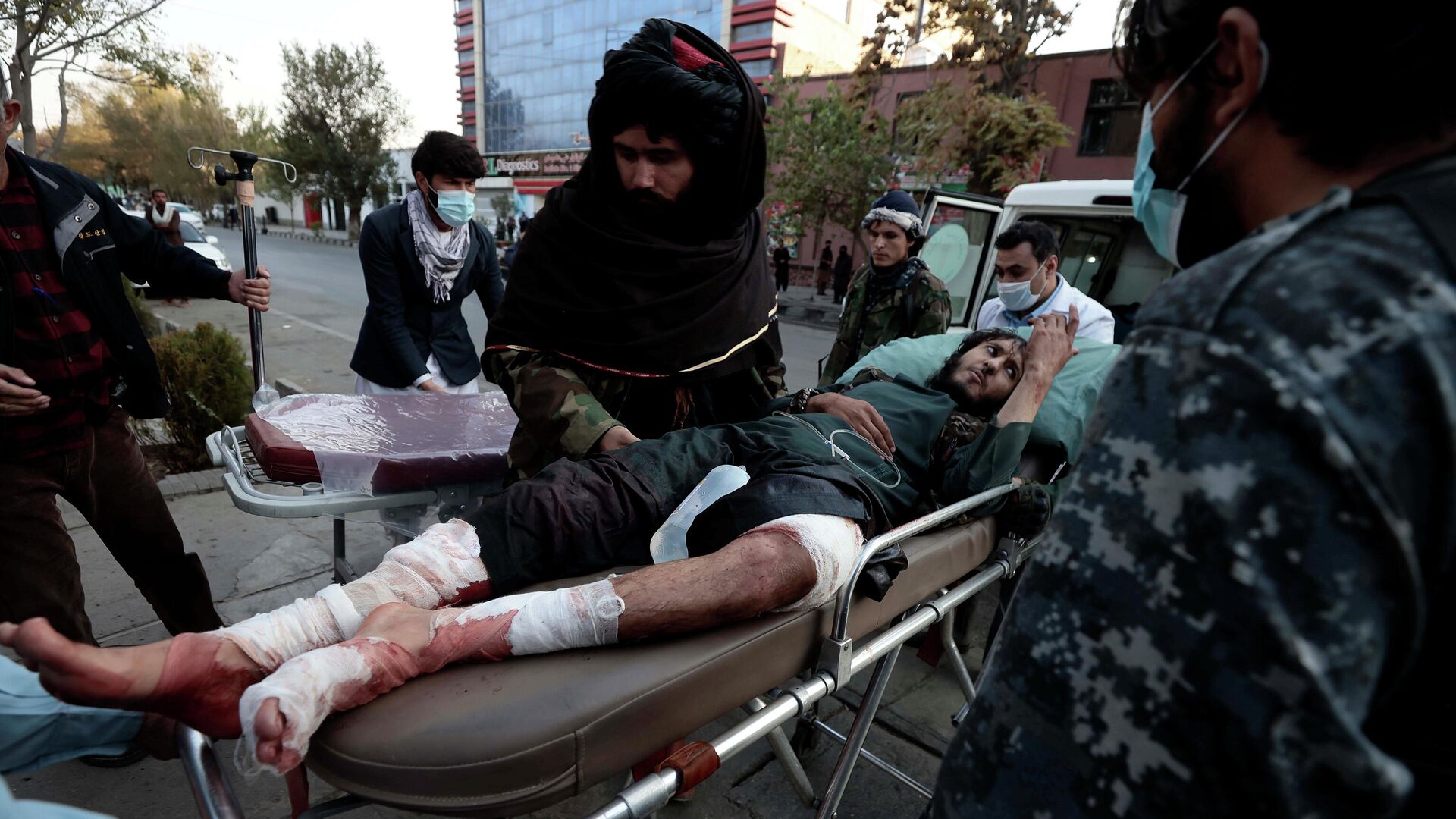 Боец Талибана*, пострадавший во время взрыва в больнице в Кабуле - РИА Новости, 1920, 30.11.2021