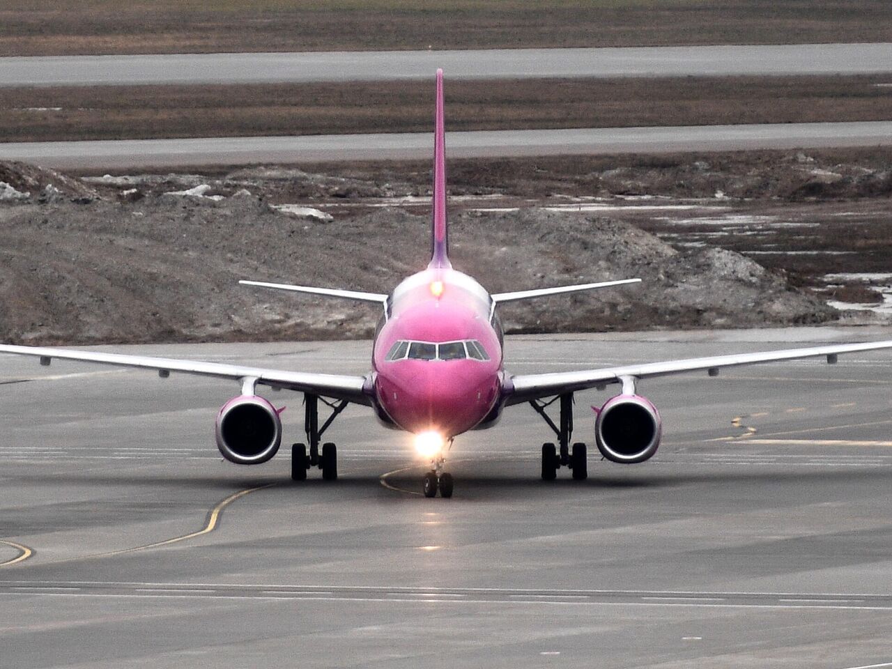 Компания Wizz Air приостановит рейсы в Кишинев из соображений безопасности  - РИА Новости, 28.02.2023