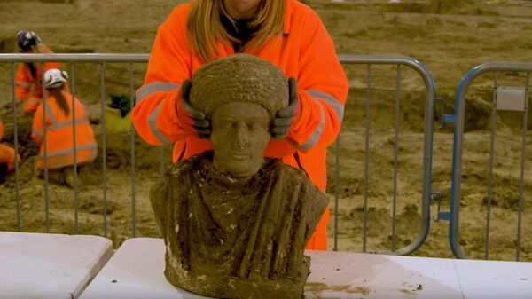 Археологи HS2 обнаружили римские статуи и артефакты в Бакингемшире, Англия