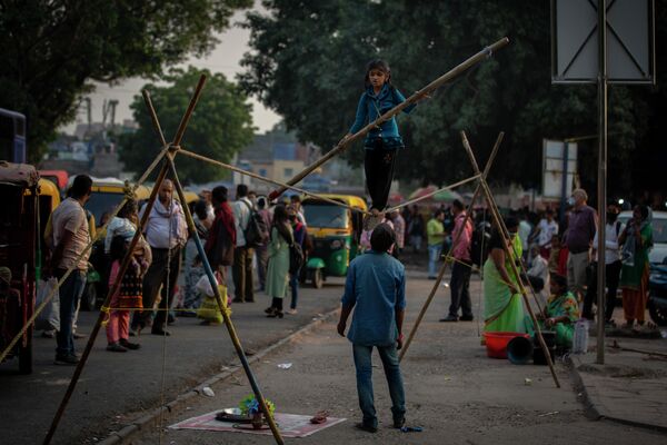 Уличное представление в Нью-Дели, Индия 