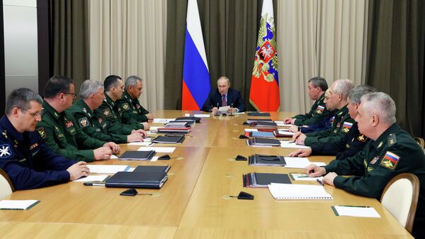 Президент РФ Владимир Путин проводит совещание с руководством министерства обороны РФ и предприятий ОПК