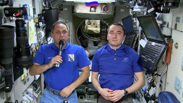 Берегите своих близких – космонавты поздравили россиян с Днем народного единства 