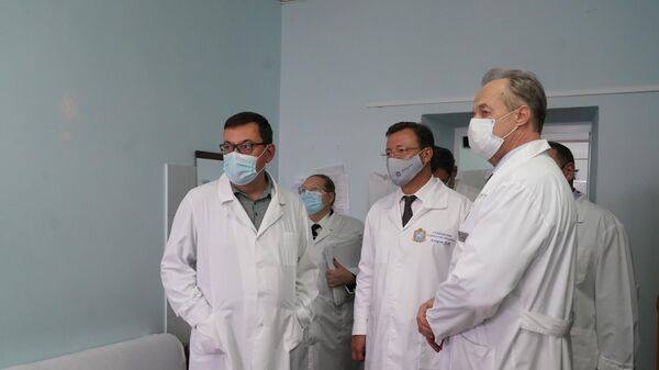 Замминистра здравоохранения РФ Олег Гриднев и губернатор Самарской области Дмитрий Азаровр посетили медучреждения Сызрани
