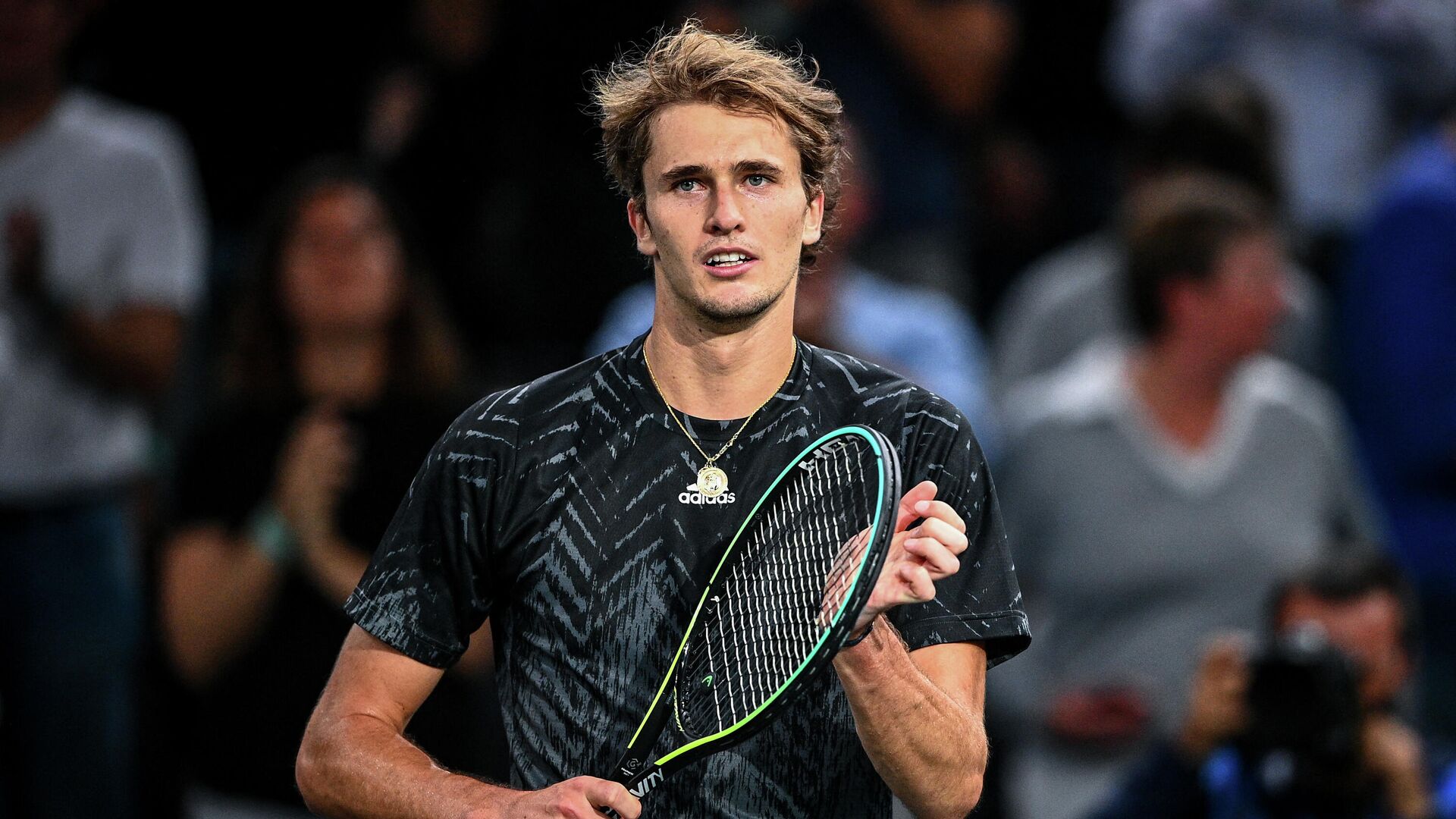 Germany's Alexander Zverev celebrates after winning against Bulgary's Grigor Dimitrov during their men's singles tennis match on day four of the ATP Paris Masters at The AccorHotels Arena in Paris on November 4, 2021. (Photo by Christophe ARCHAMBAULT / AFP) - РИА Новости, 1920, 04.11.2021