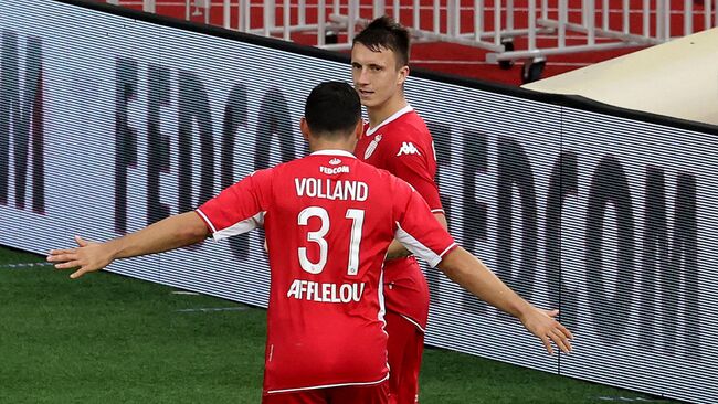 Monaco's Russian midfielder Aleksandr Golovin (R) celebrates with a team mate after scoring a goal during the French L1 football match between Monaco and Bordeaux at the Louis II stadium in Monaco on october 3, 2021. (Photo by Valery HACHE / AFP)