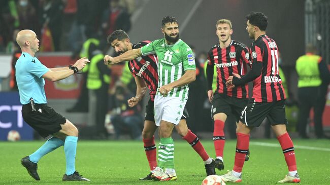 Leverkusen's German midfielder Kerem Demirbay (C L) and Real Betis' French midfielder Nabil Fekir (C R) fight during the UEFA Europa League Group G football match  Bayer 04 Leverkusen v Real Betis in Leverkusen, western Germany, on November 4, 2021. (Photo by Ina Fassbender / AFP)