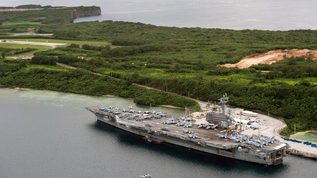 Гавань Апра на острове Гуам в Тихом океане