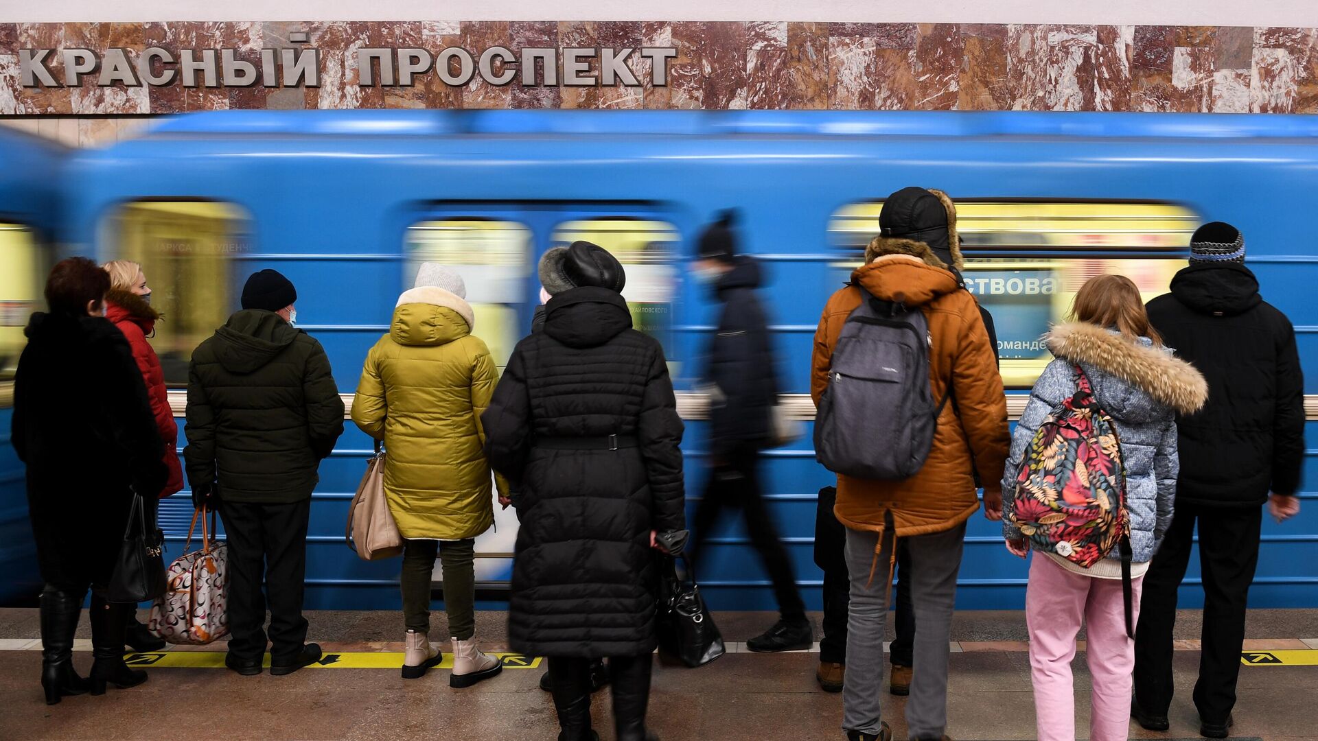 Пассажиры на станции метро Красный проспект в Новосибирске - РИА Новости, 1920, 25.11.2021