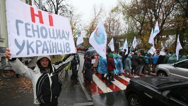 Участники акции в Киеве против ограничений в связи с коронавирусом