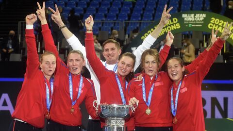 Team Russia (L-R) Liudmila Samsonova, Ekaterina Alexandrova, captain Igor Andreev, Veronika Kudermetova, Anastasia Pavluchenkova, Daria Kasatkina pose for media  with their trophy after winning the Billie Jean King Cup tennis match finals at the O2 Arena in Prague, Czech Republic, on November 6, 2021. (Photo by Michal Cizek / AFP)