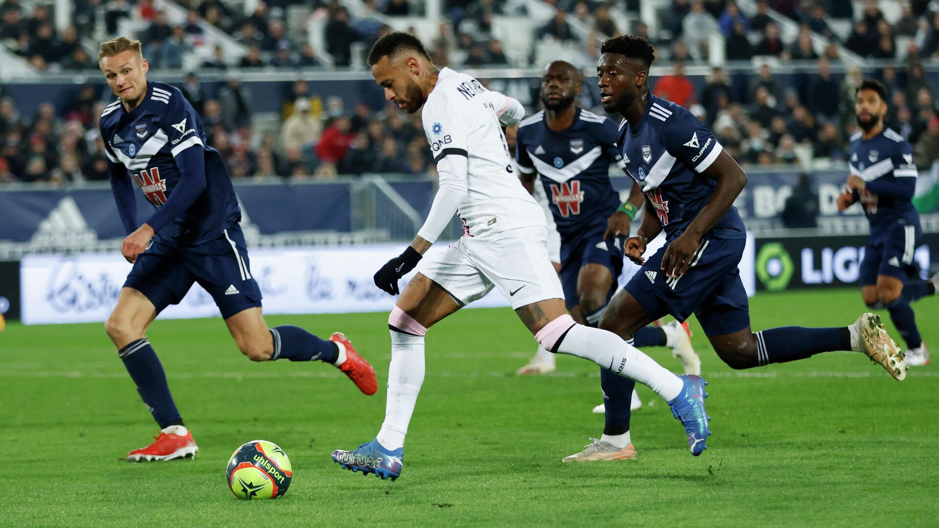 Soccer Football - Ligue 1 - Bordeaux v Paris St Germain - Matmut Atlantique, Bordeaux, France - November 6, 2021 Paris St Germain's Neymar in action REUTERS/Stephane Mahe - РИА Новости, 1920, 07.11.2021