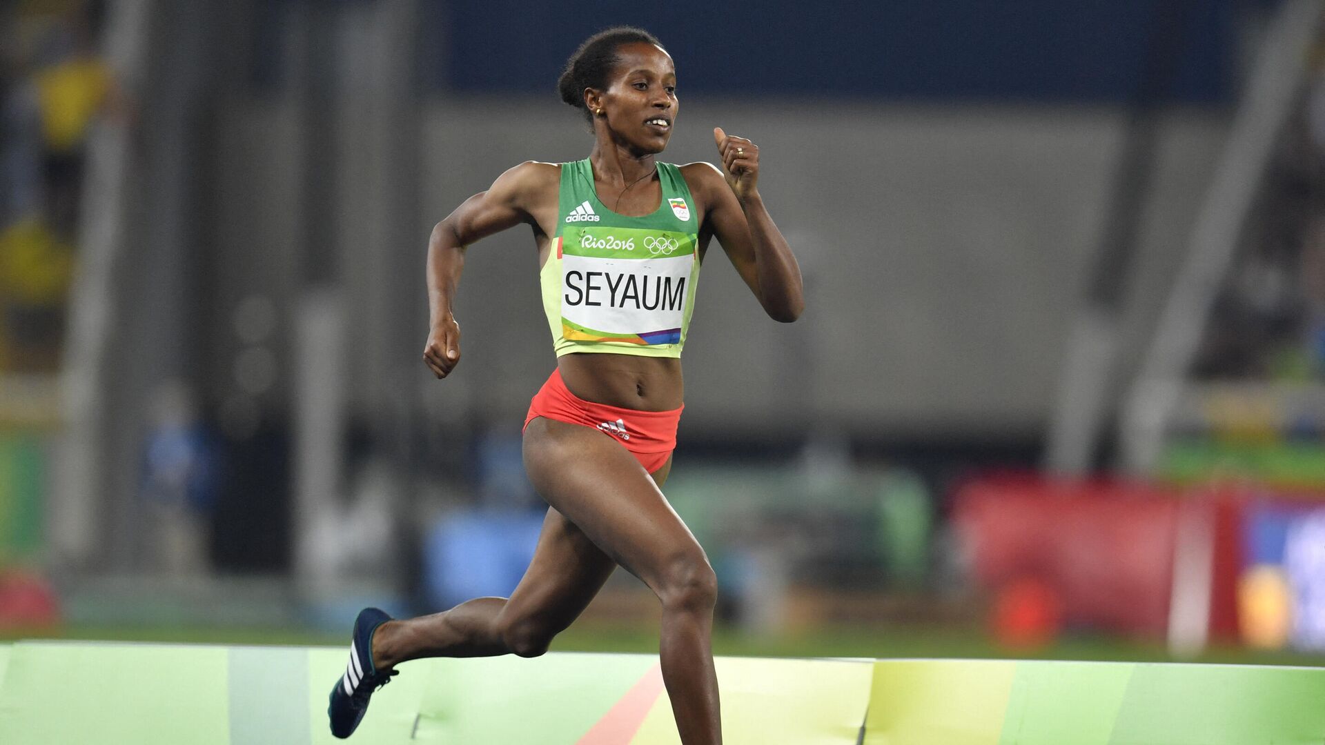 Ethiopia's Dawit Seyaum competes in the Women's 1500m Semifinal during the athletics event at the Rio 2016 Olympic Games at the Olympic Stadium in Rio de Janeiro on August 14, 2016. (Photo by Fabrice COFFRINI / AFP) - РИА Новости, 1920, 07.11.2021