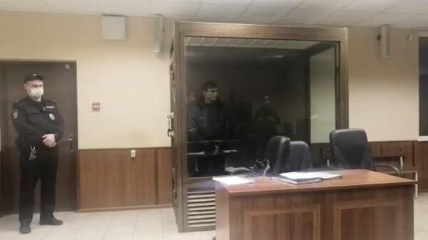 Суд оглашает меру пресечения 19-летнему обвиняемому в покушении на убийство в Новой Москве. Кадр из видео