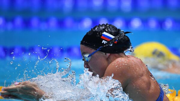 Ника Годун (Россия) в полуфинальном заплыве на 50 метров брассом среди женщин на чемпионате Европы по плаванию на короткой воде в Казани.