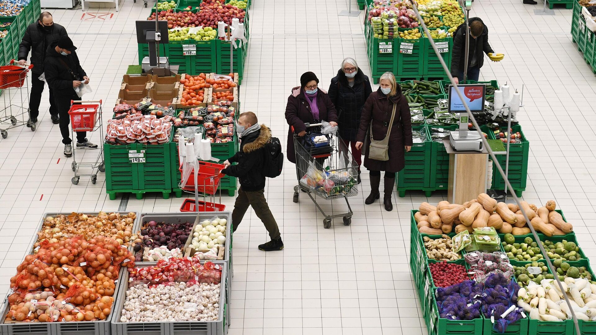 Покупатели в гипермаркете Ашан в Новосибирске - РИА Новости, 1920, 06.12.2022