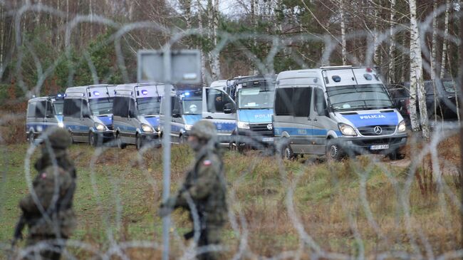 Сотрудники полиции Польши на белорусско-польской границе