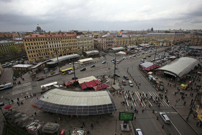 Сенная площадь и Садовая улица в Санкт-Петербурге