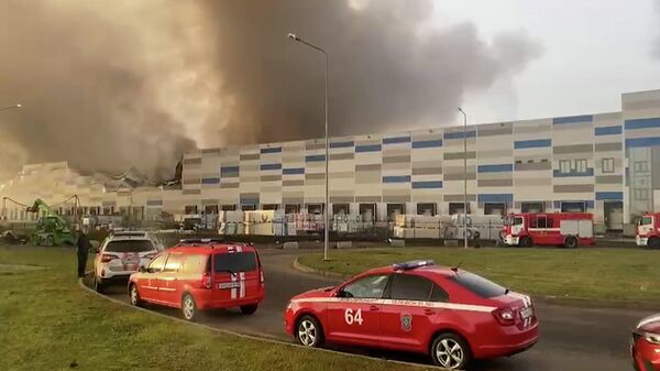 Крупный пожар в строящемся здании в Петербурге. Видео МЧС