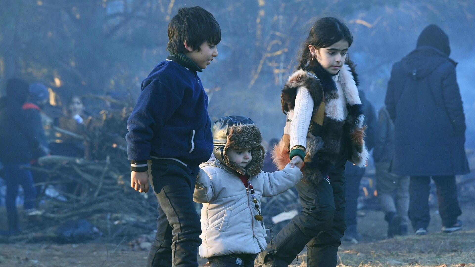 Дети в лагере нелегальных мигрантов на белорусско-польской границе - РИА Новости, 1920, 10.11.2021