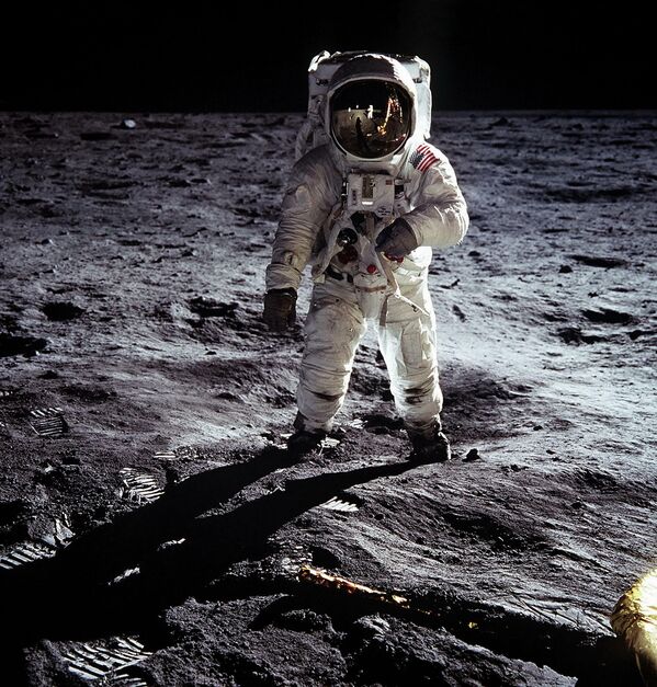 Астронавт Эдвин Олдрин на поверхности Луны