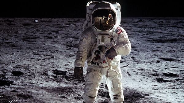 Астронавт Эдвин Олдрин на поверхности Луны