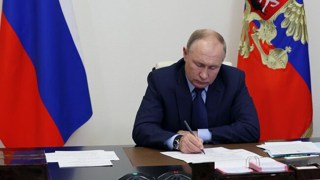 Путин подписал закон о продаже нумизматических монет