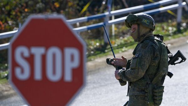 Российский миротворец на блокпосту в Нагорном Карабахе