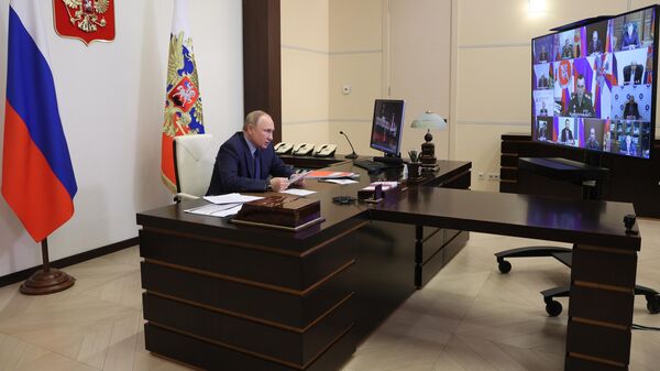 Президент РФ Владимир Путин проводит в режиме видеоконференции заседание Военно-промышленной комиссии