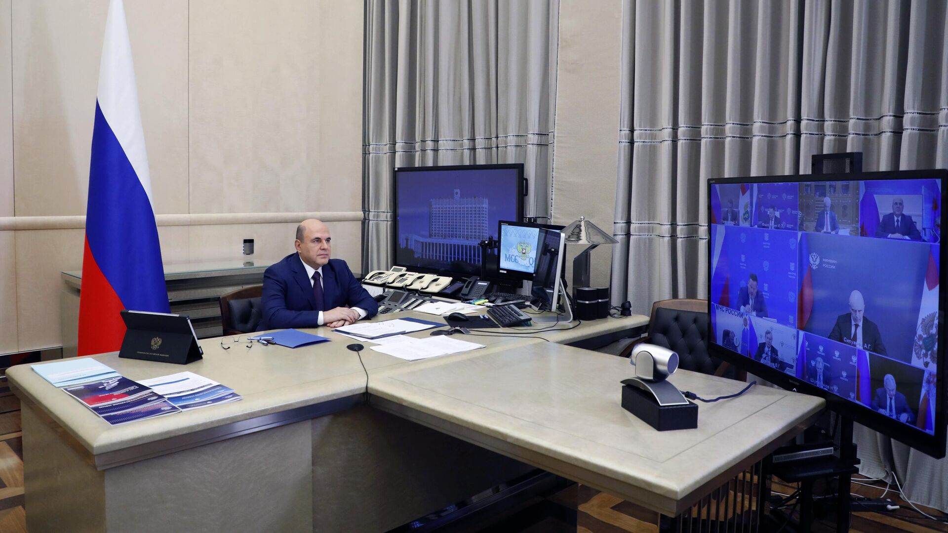 Председатель правительства РФ Михаил Мишустин проводит совещание с членами кабинета министров РФ - РИА Новости, 1920, 25.11.2021