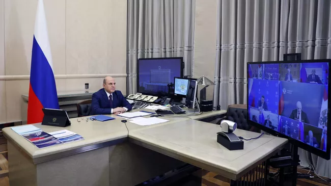 Председатель правительства РФ Михаил Мишустин проводит совещание с членами кабинета министров РФ