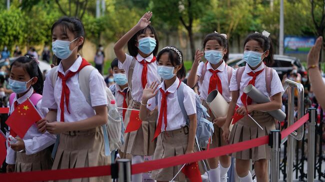 Школьницы в городе Ухань