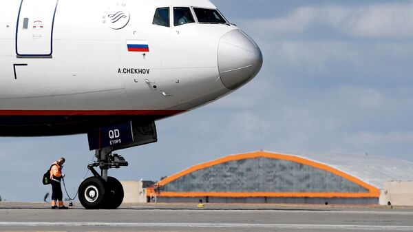 Самолет Airbus A321-211 авиакомпании Аэрофлот на взлетной полосе в аэропорту международного аэропорта Шереметьево 