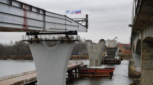 Строительство моста через реку Волхов в Киришах