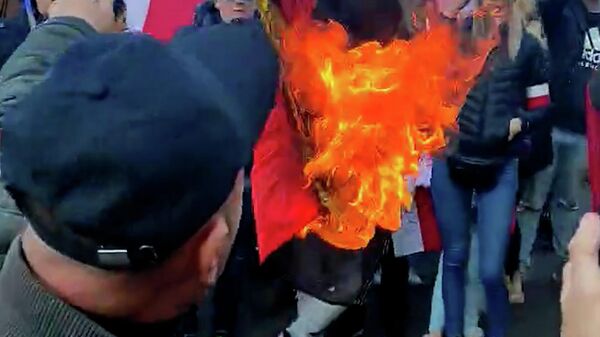 Польские националисты во время марша сожгли немецкий флаг