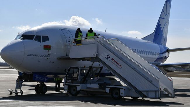 Самолет Boeing 737-500 белорусской авиакомпании Белавиа 