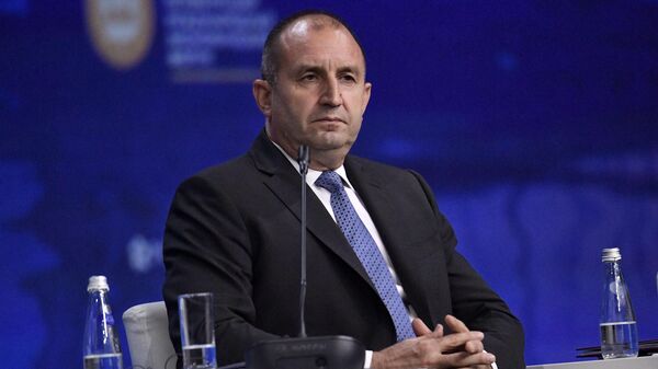 Действующий президент Болгарии Радев лидирует на выборах