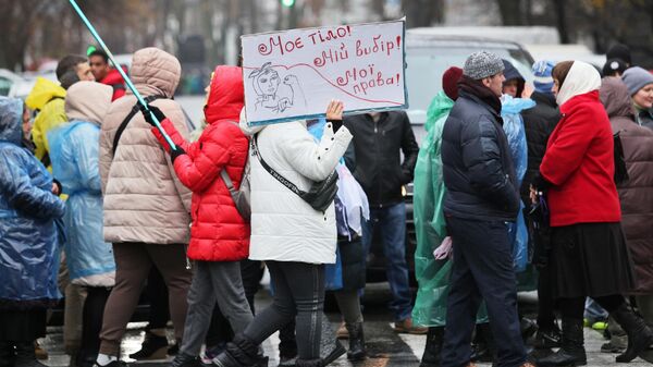 Участники акции в Киеве против обязательной вакцинации от коронавирусной инфекции covid-19 и карантинных ограничений
