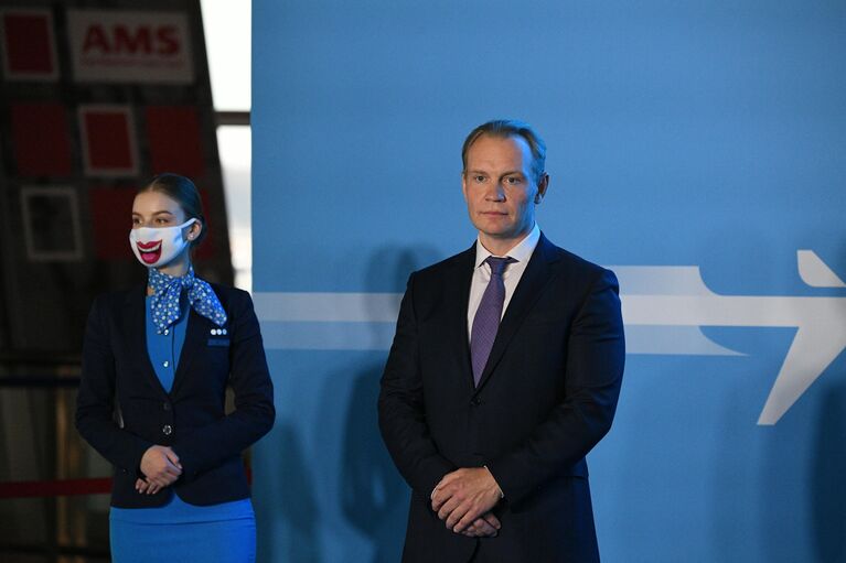 Директор аэропорта Внуково Дмитрий Сапрыкин на презентации о результатах работы авиакомпании Победа, в аэропорту Внуково в Москве. Авиакомпания Победа перевезла 50-миллионного пассажира с начала полетов